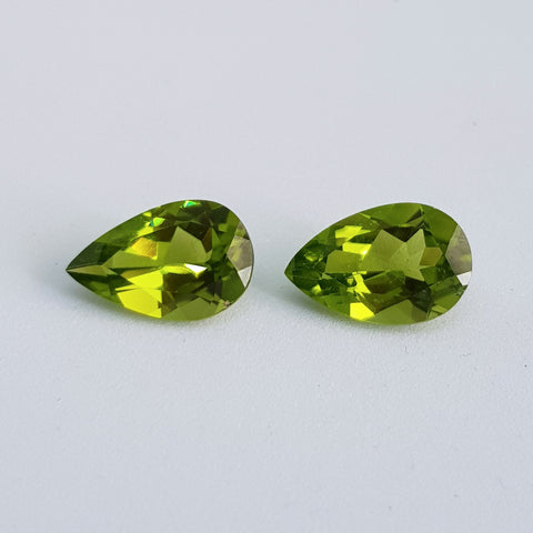 Peridot (14 mm x 9 mm) Pear