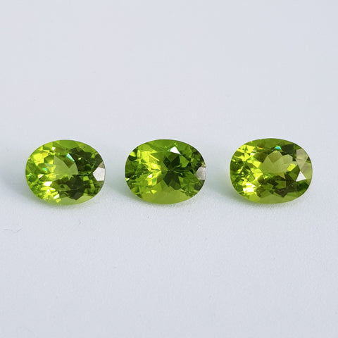 Peridot (11 mm x 9 mm) Oval