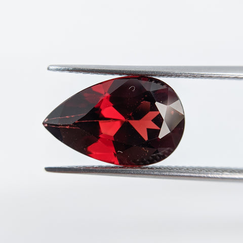 Garnet Mozambique (14 mm x 9 mm) Pear