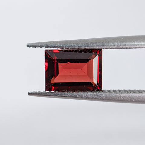 Garnet Mozambique (9 mm x 7 mm) Baguette