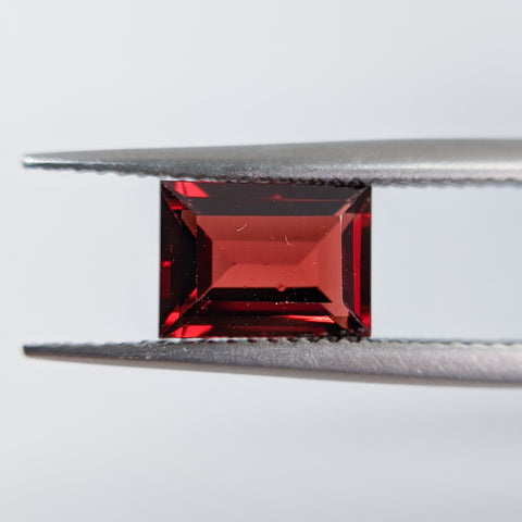 Garnet Mozambique (8.8 mm x 6.3 mm) Baguette